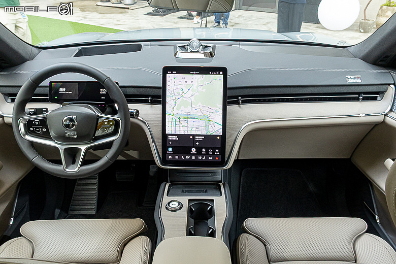 【採訪】Volvo EX90 295 萬元起上市,首月入主 Plus 車型享 3 萬元升級雙前座冷熱通風座椅!