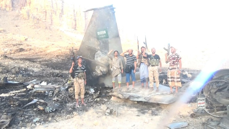 沙烏地阿拉伯F-15被胡塞武裝擊落，機身殘骸清晰可見