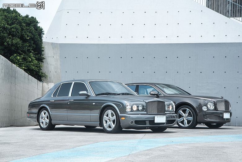 老派機械與電氣化時代的相遇｜Bentley Arnage T與Flying Spur Hybrid