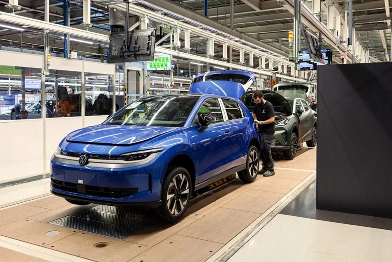 還沒交車就賣完！Volkswagen ID. Polo 歐洲湧入逾 3 萬張訂單，候車期達 10 個月