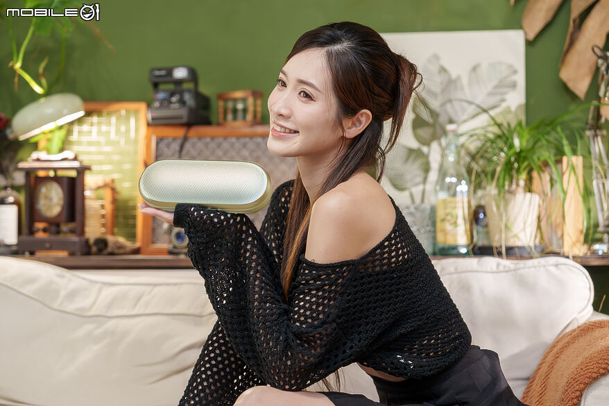 點我看大圖 Harman Kardon Luna 2 試聽報告|盡展聽覺到視覺的細膩迷人質感