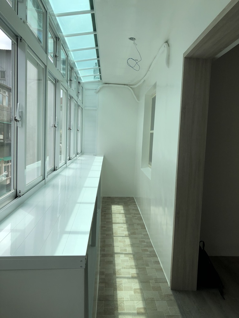 【第一次看老屋:屋主越講越開心,設計師臉色卻越來越白……OS:預算爆了,要說嗎?他還在興奮ㄟ,我…… 疑~!大門沒關上有個縫ㄟ!】