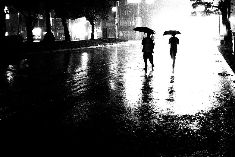 重新發現黑白的魅力｜台灣街頭攝影｜Ricoh GR IV Monochrome