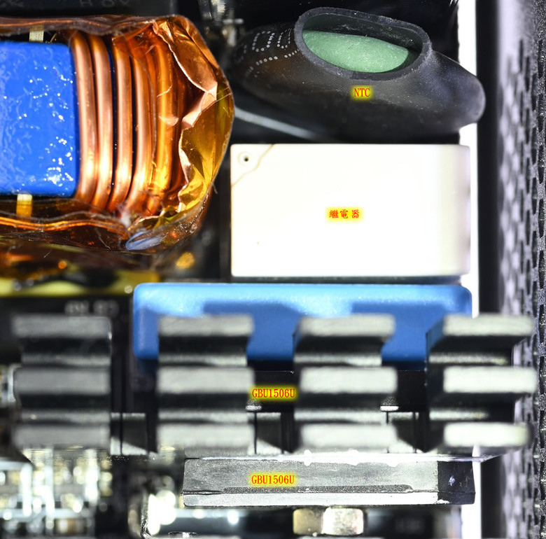 點我看大圖 FSP DAGGER PM 1200W白金全模組SFX-L電源開箱