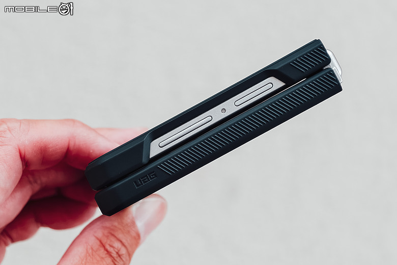 UAG x 三星 Z Fold8 / Fold8 Ultra / Flip8 保護殼｜內建磁吸 360° 支架、軍規輕薄之選！