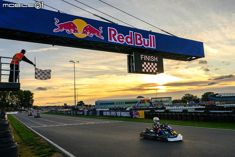 【新聞】35分鐘超越100位車手！Max Verstappen完成《Max vs 100》卡丁車挑戰！