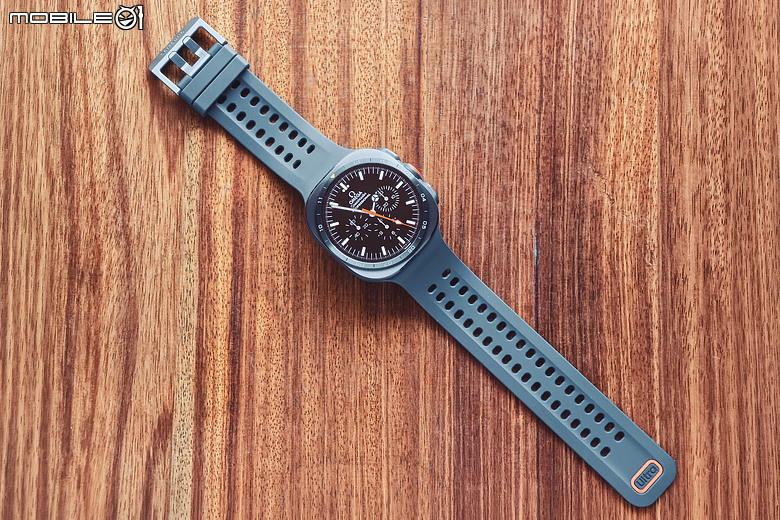 Samsung Galaxy Watch Ultra 2 極限評測|質感百搭、續航翻倍,征服山海的全能旗艦!