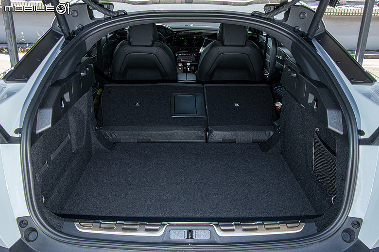 Peugeot 408 小改款試駕|帥只是基本,開過更懂它的動人!