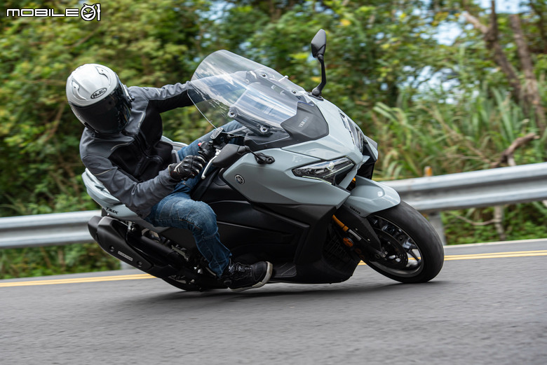 YAMAHA TMAX 560 TECH MAX 試駕｜羊皇無須多言，無可取代的王者