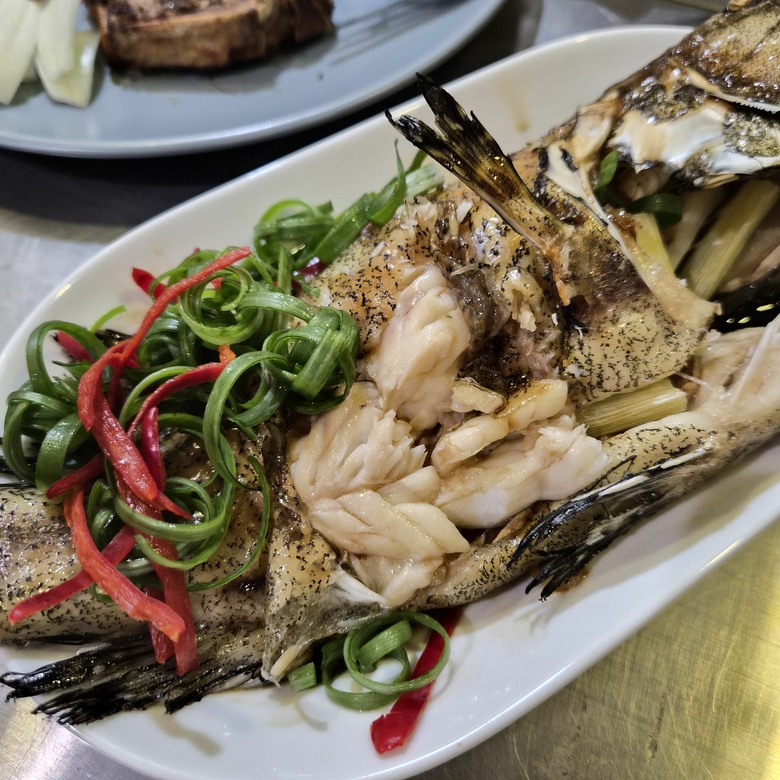 海陸雙拼:氣炸戰斧豬排+蒸炸石斑魚
