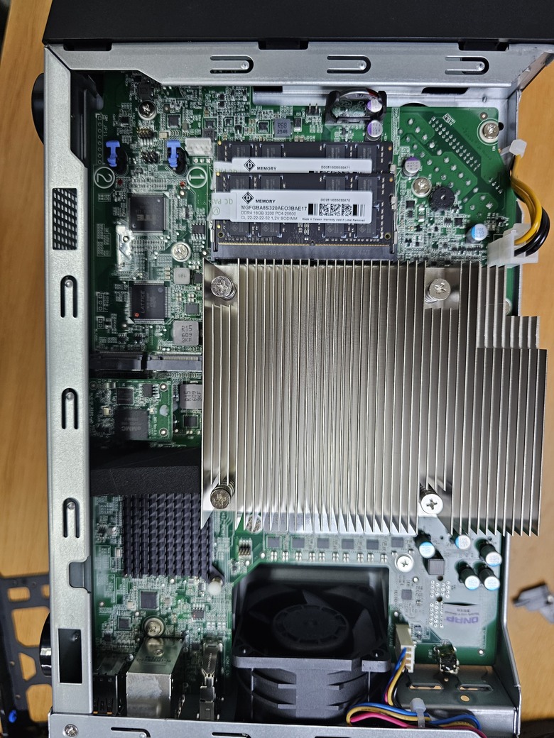 [開箱] 目前玩過最高檔的 QNAP TVS-h674 With SSD