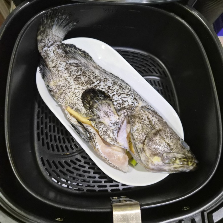 海陸雙拼:氣炸戰斧豬排+蒸炸石斑魚