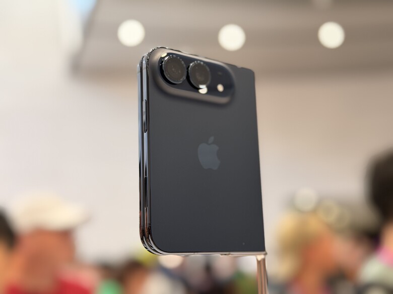 蘋果 iPhone Duo／iPhone 18 Pro／Apple Watch Series 12 實機快速動眼看 螢幕摺痕真的明顯嗎？
