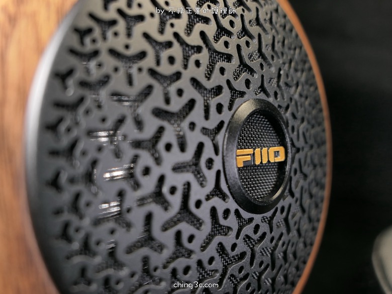 FiiO FT15 開放式平板振膜耳罩耳機:自研發環形磁體佈局,優化磁場提供更為流暢的聽覺饗宴