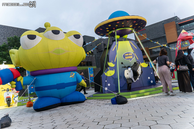 Gogoro 快閃太空城「百 GO 夜行」電翻桃園，告五人＆范逸臣輪番開唱，大獎 SpaceX 股票抱回家！