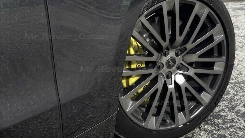 隱形的層峰人士還是不少Rang Rover Sport SV