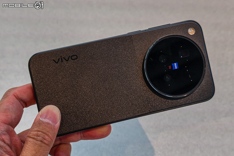 vivo X500 系列三機齊發|天璣 9600 Pro 加持、17EV 超高動態與 8000mAh 續航怪獸降臨
