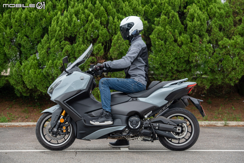 YAMAHA TMAX 560 TECH MAX 試駕｜羊皇無須多言，無可取代的王者