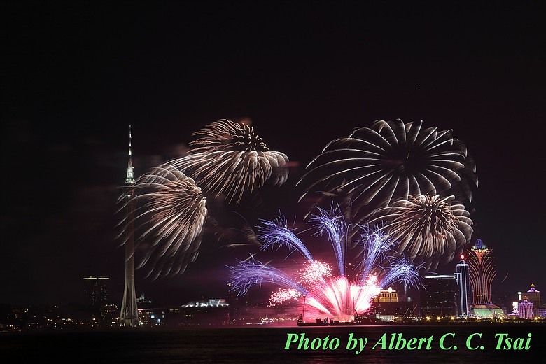 【夜空詩篇】璀璨盛放的濠江煙花：2015澳門國際煙花節台灣隊奪冠視覺饗宴