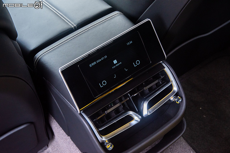 老派機械與電氣化時代的相遇｜Bentley Arnage T與Flying Spur Hybrid