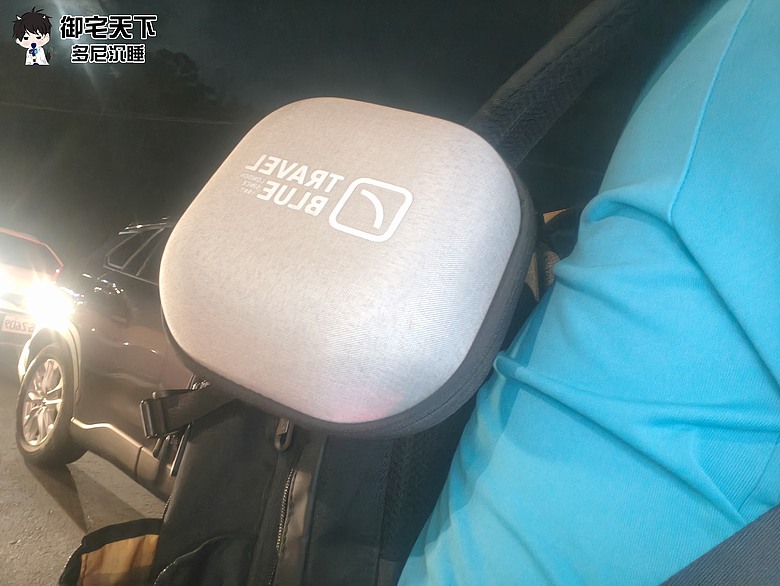 開箱｜【Travel Blue 藍旅】頸枕收納盒 - 共出 6 色，換個用法就是背包擴充好配件！