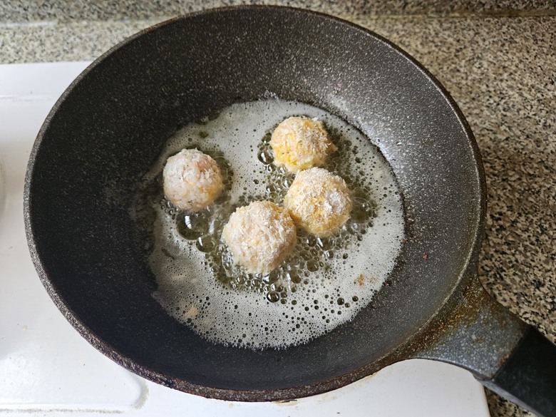 起司香鬆炸飯球