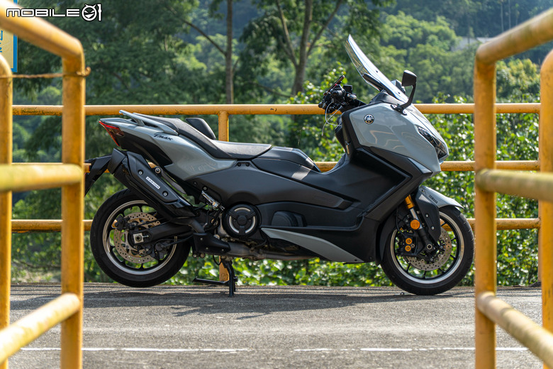 YAMAHA TMAX 560 TECH MAX 試駕｜羊皇無須多言，無可取代的王者