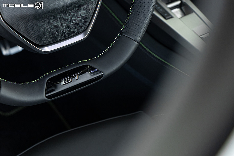 Peugeot 408 小改款試駕|帥只是基本,開過更懂它的動人!