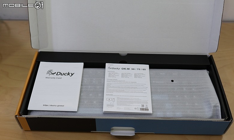 點我看大圖 VIA 軟體支援 Ducky OK-M-98 緊湊型全尺寸入門三模無線機械鍵盤