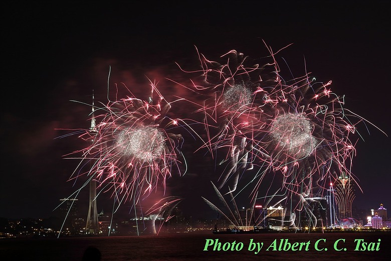 【夜空詩篇】璀璨盛放的濠江煙花：2015澳門國際煙花節台灣隊奪冠視覺饗宴