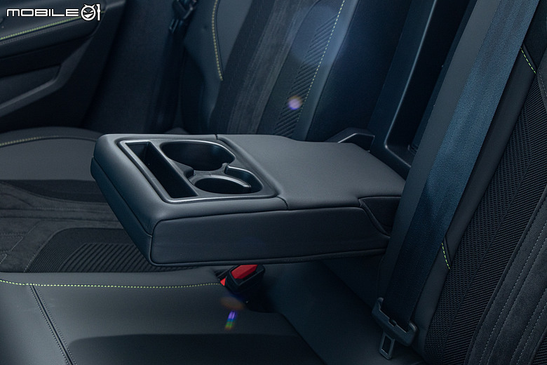 Peugeot 408 小改款試駕|帥只是基本,開過更懂它的動人!