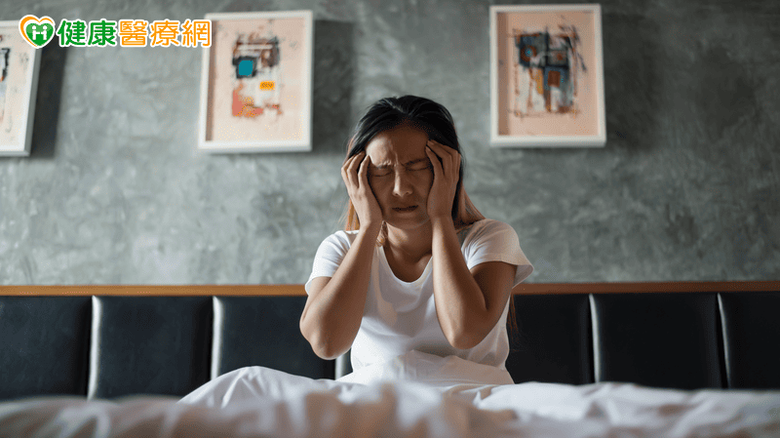 偏頭痛恐造成上班族「隱形失能」！止痛藥頻繁使用 三警訊當心反覆頭痛
