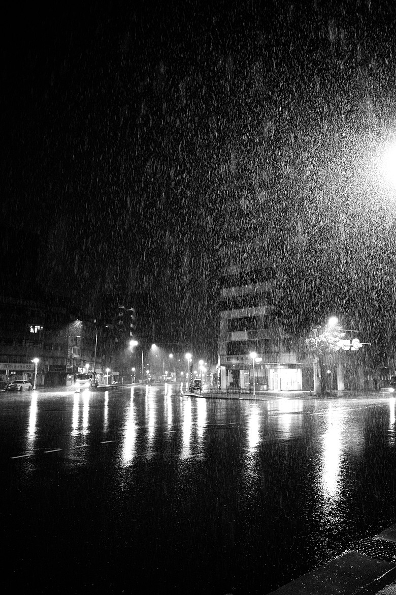重新發現黑白的魅力｜台灣街頭攝影｜Ricoh GR IV Monochrome