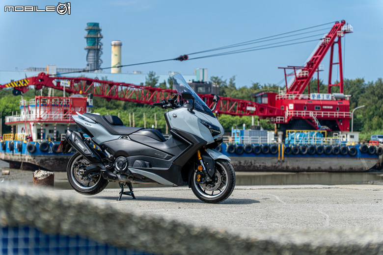 YAMAHA TMAX 560 TECH MAX 試駕｜羊皇無須多言，無可取代的王者