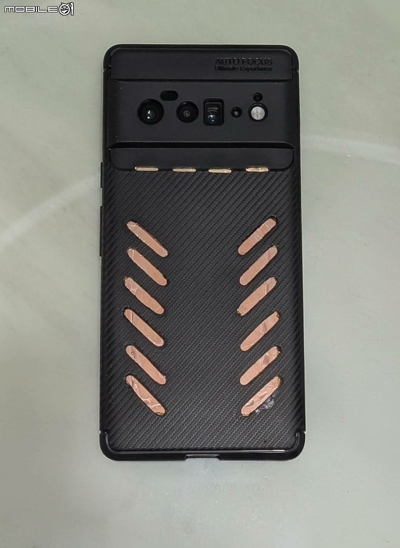 【分享】自改Pixel 6Pro手機殼，增加大面積散熱，0907更新45W快充頭充電、散熱效果。