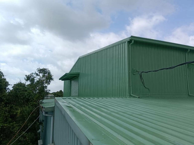 【分享】台南油漆工程分享|鐵皮屋頂噴漆施工全程+前後對比
