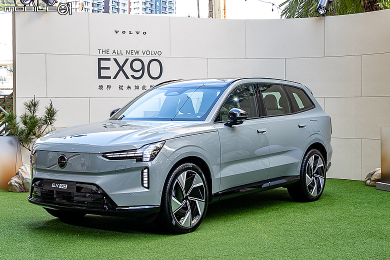 【採訪】Volvo EX90 295 萬元起上市,首月入主 Plus 車型享 3 萬元升級雙前座冷熱通風座椅!