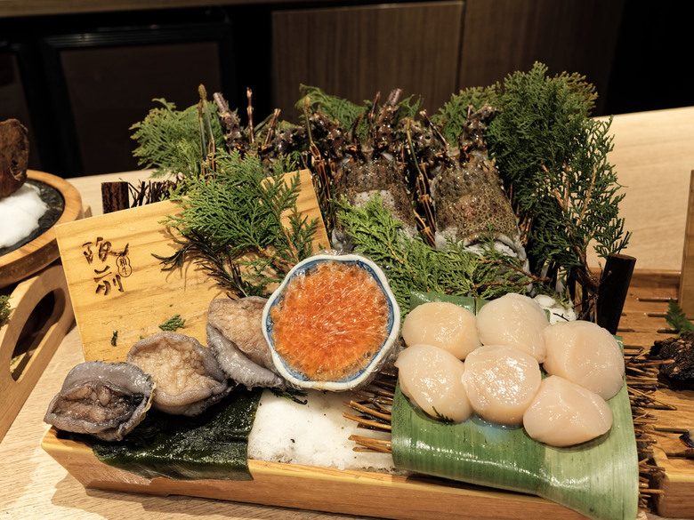 台北美食｜王品阪前鐵板燒：阪前御品套餐(A5黑樺牛老饕)（OM SYSTEM OM-3 + 17mm F1.2 實拍）
