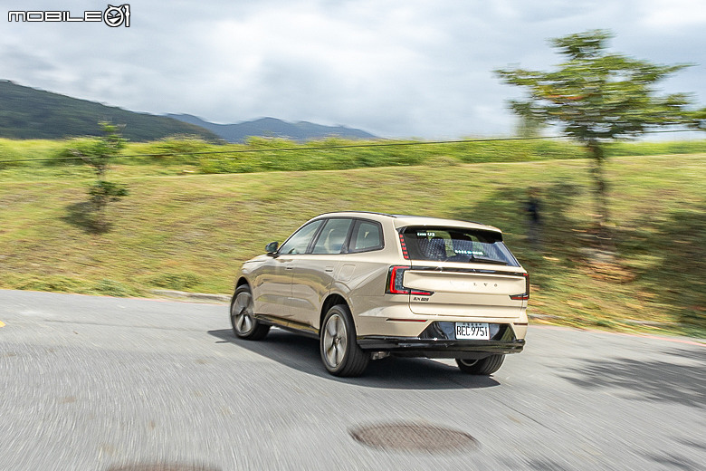 Volvo EX90 試駕|以北歐氛圍重新定義旗艦,引領品牌邁入新世紀的純電七人休旅!