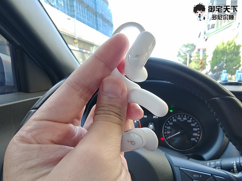 點我看大圖 開箱|soundcore AeroFit 2 Pro 開放式降噪耳機 - 有5段可調式耳掛、即時翻譯,運動與商務皆適用之作!