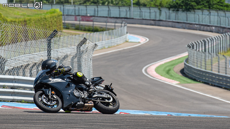 2026 YAMAHA YZF-R7賽道試駕｜不只換造型加電控！操駕體質全面進化的完美玩樂車！