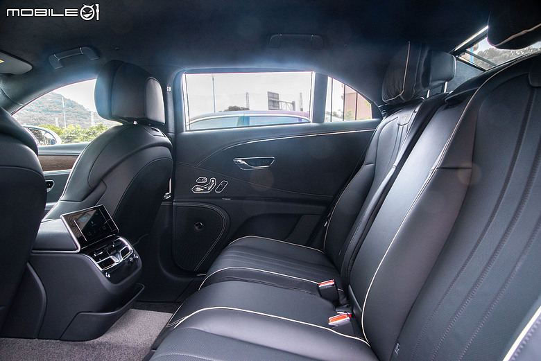 老派機械與電氣化時代的相遇｜Bentley Arnage T與Flying Spur Hybrid