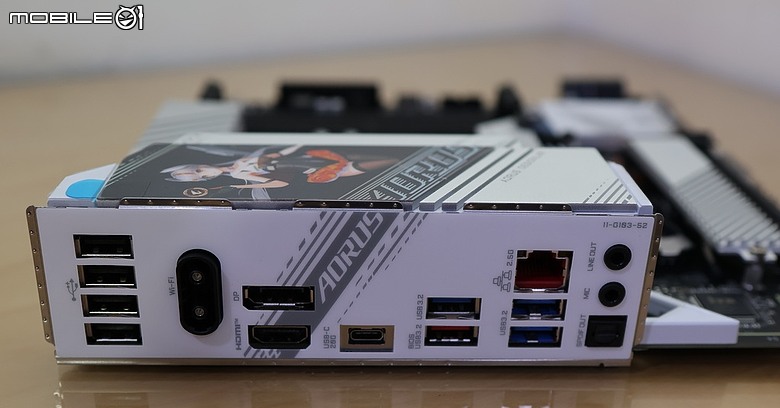 點我看大圖 雕妹帶著 D4 繼續戰 B760M AORUS ARI WIFI6E DDR4