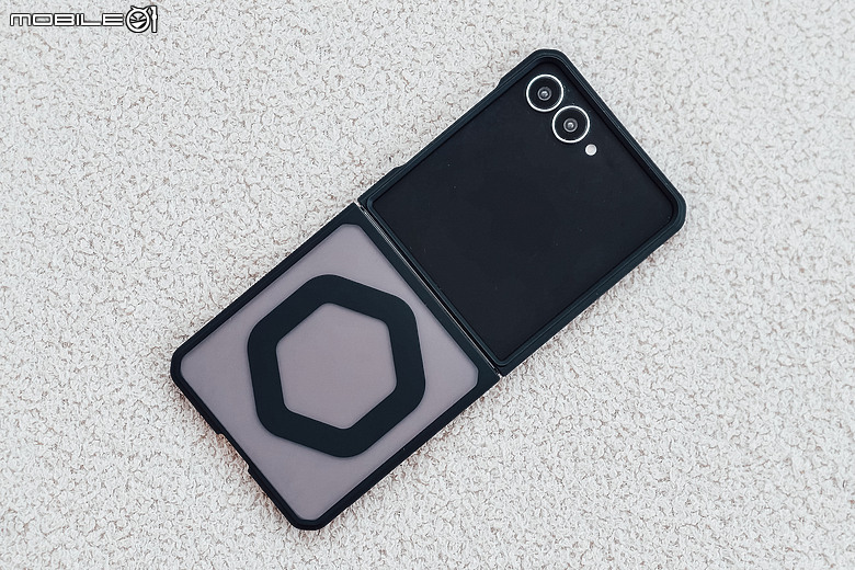 UAG x 三星 Z Fold8 / Fold8 Ultra / Flip8 保護殼｜內建磁吸 360° 支架、軍規輕薄之選！