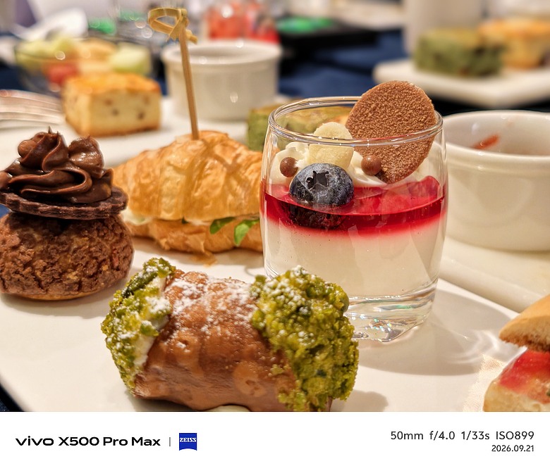 點我看大圖 vivo X500 系列三機齊發|天璣 9600 Pro 加持、17EV 超高動態與 8000mAh 續航怪獸降臨