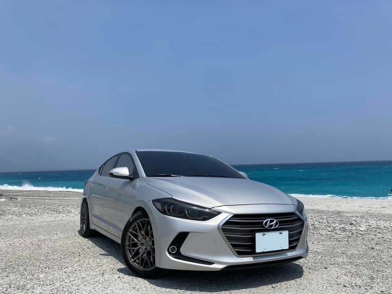 Hyundai Elantra 關箱文