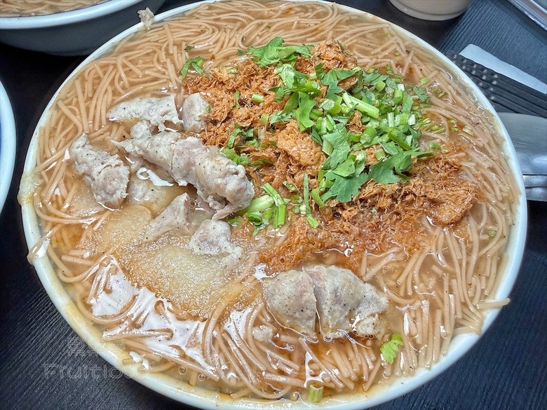 在地30年三代傳承麵線老店!必吃招牌蛋酥大腸、肉羹麵線,寵物友善