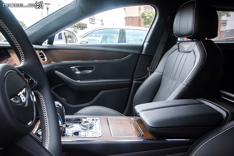 老派機械與電氣化時代的相遇｜Bentley Arnage T與Flying Spur Hybrid