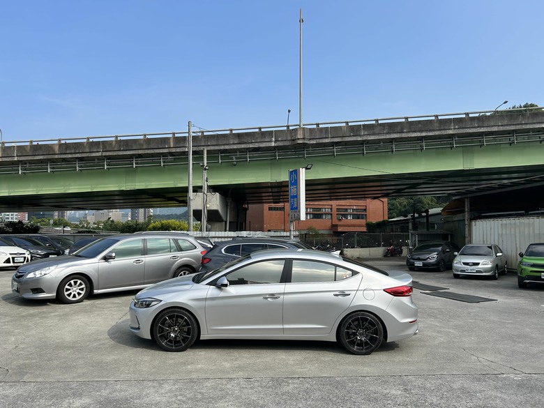 Hyundai Elantra 關箱文