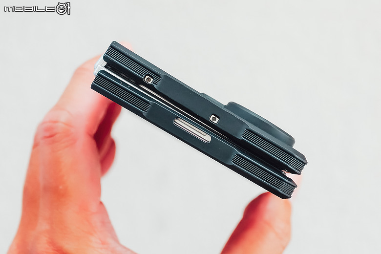 UAG x 三星 Z Fold8 / Fold8 Ultra / Flip8 保護殼｜內建磁吸 360° 支架、軍規輕薄之選！